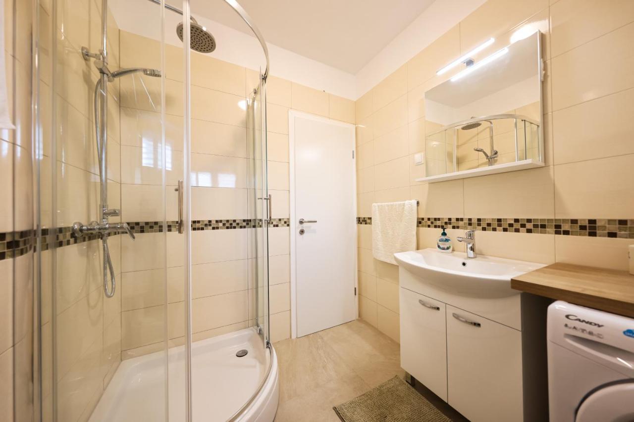 Apartment Puntamika Villa De Rosa - Ground Floor Zadar Luaran gambar