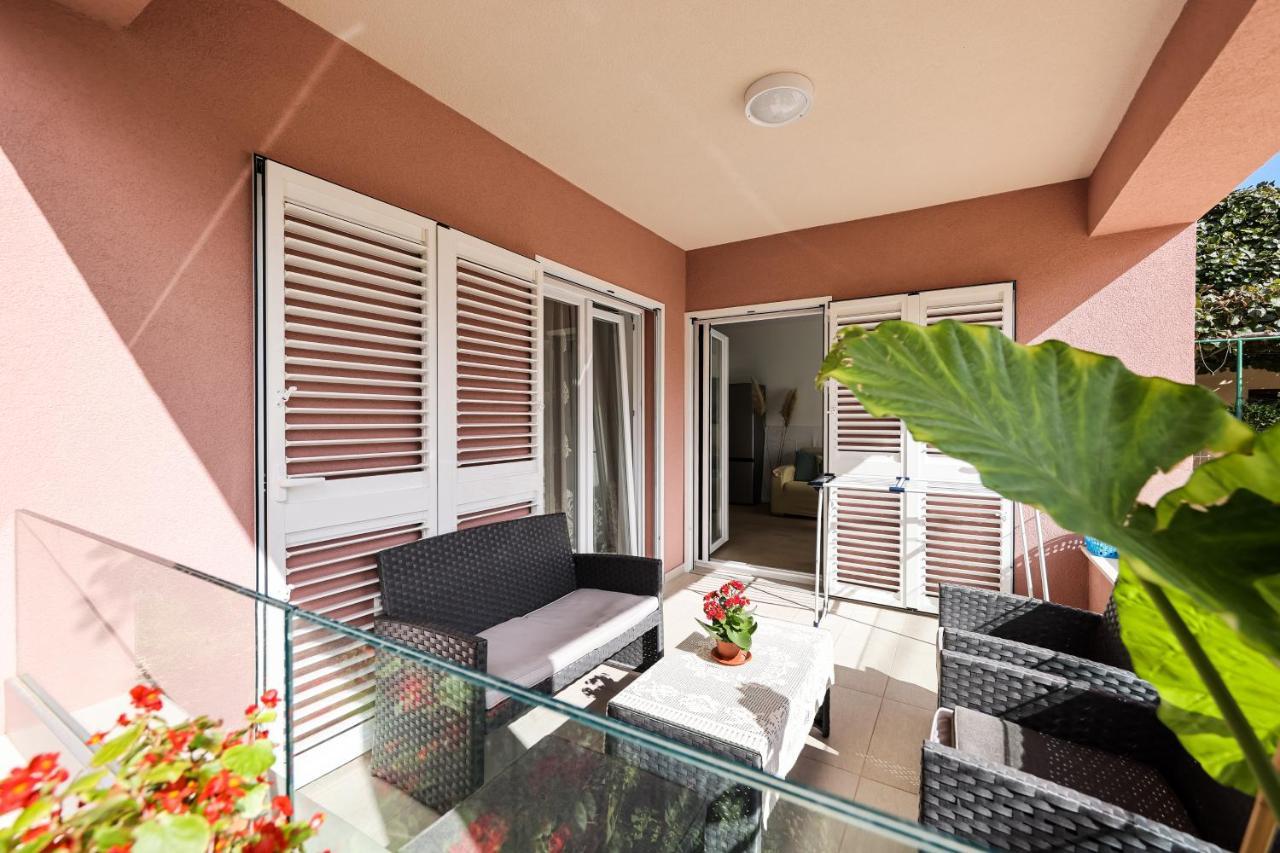 Apartment Puntamika Villa De Rosa - Ground Floor Zadar Luaran gambar